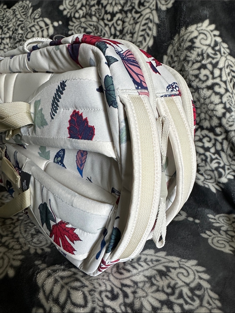 The north face great shape white Jester gardenia floral leaf print backpack - Picture 5 of 10